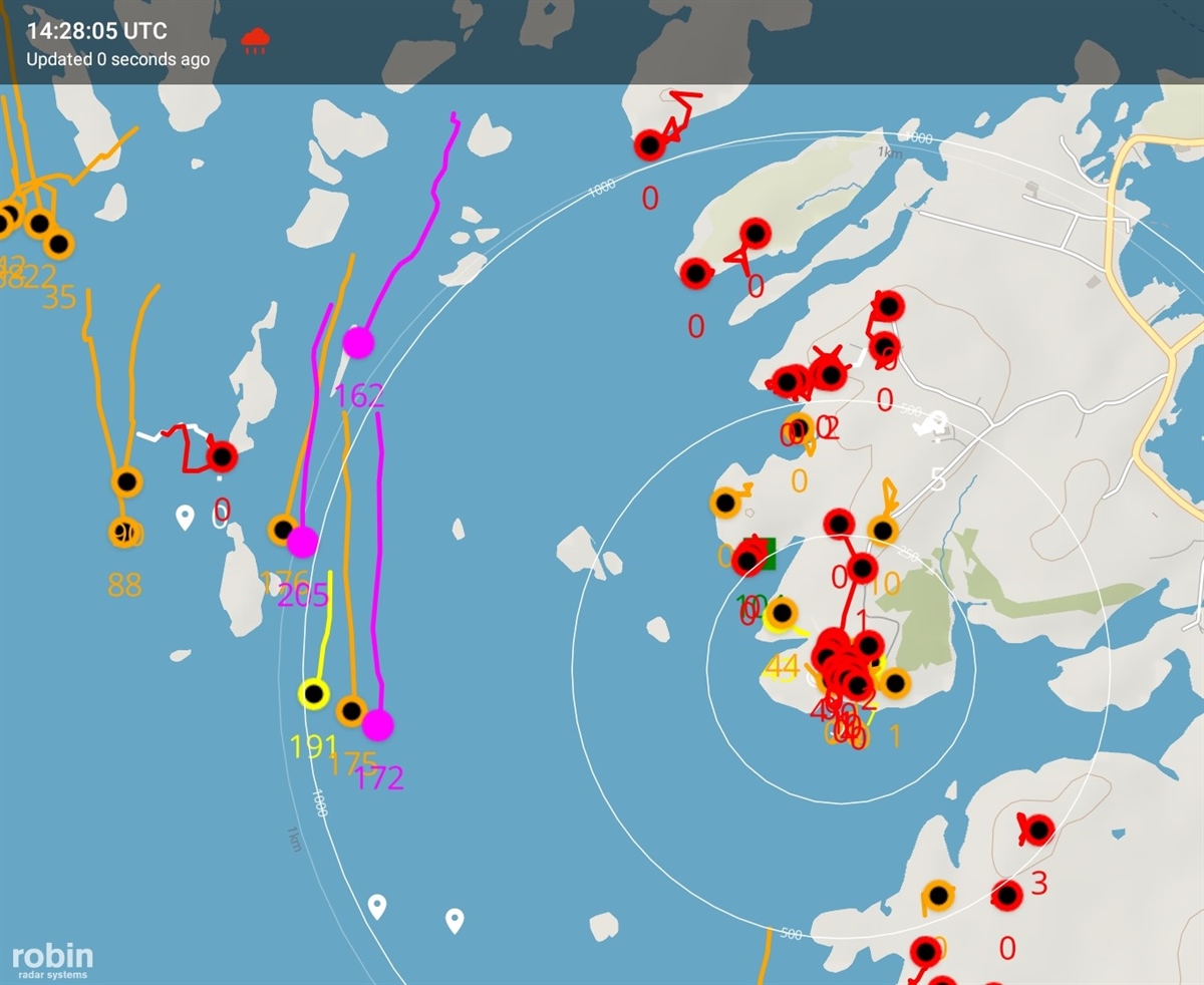 Bird tracks detected by the MAX radar on Fedje, showing both local bird movements (right) and possible migration movements (left); Yellow, orange and red tracks represent small, medium and large birds, respectively, pink tracks indicate likely flocks