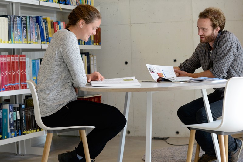 Du finner biblioteket i NINA-huset i Trondheim. Foto: Anne Olga Syverhuset / NINA