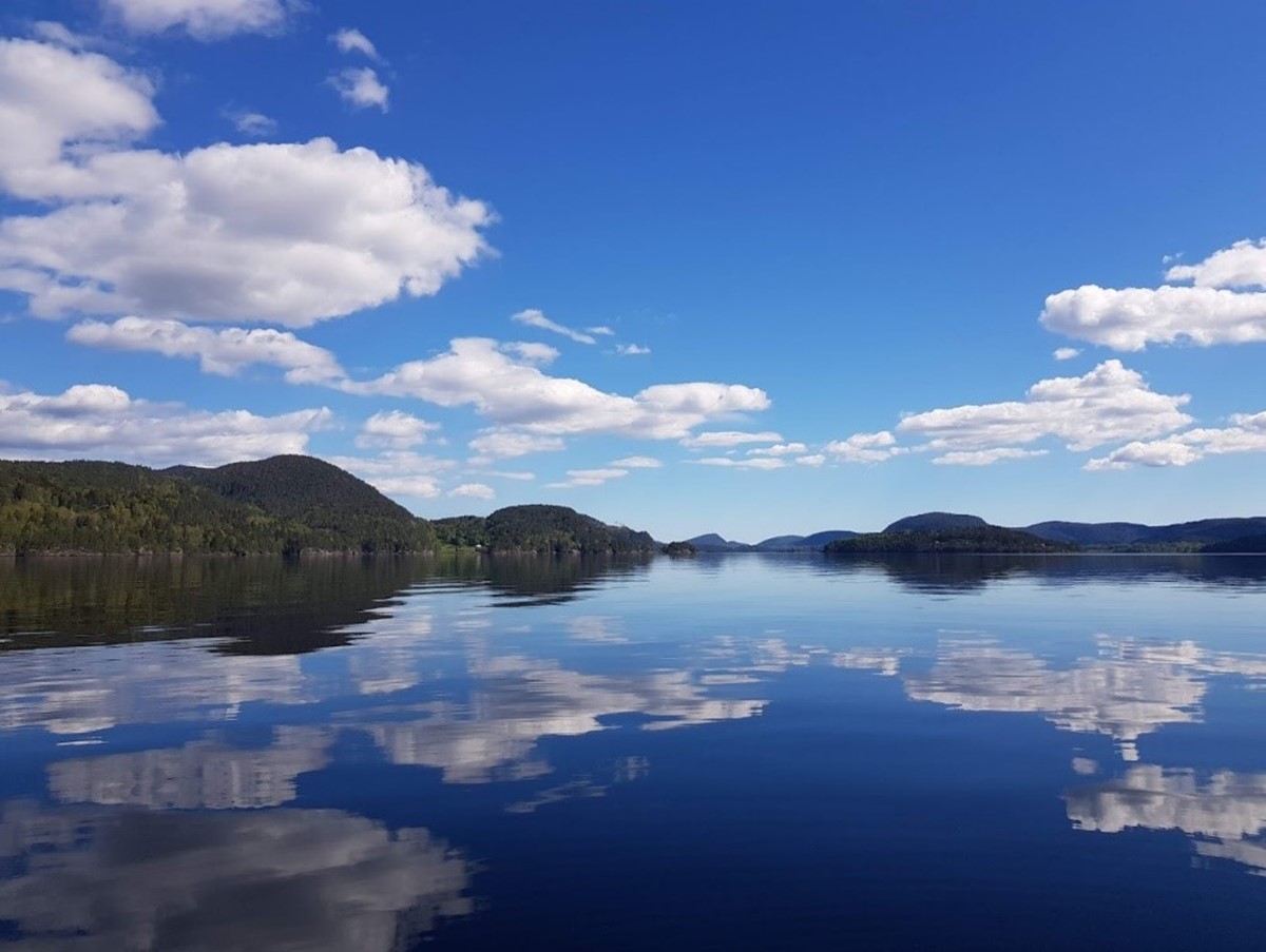 Norsø sett mot sørøst, øya Munken til høyre i bildet. Foto.